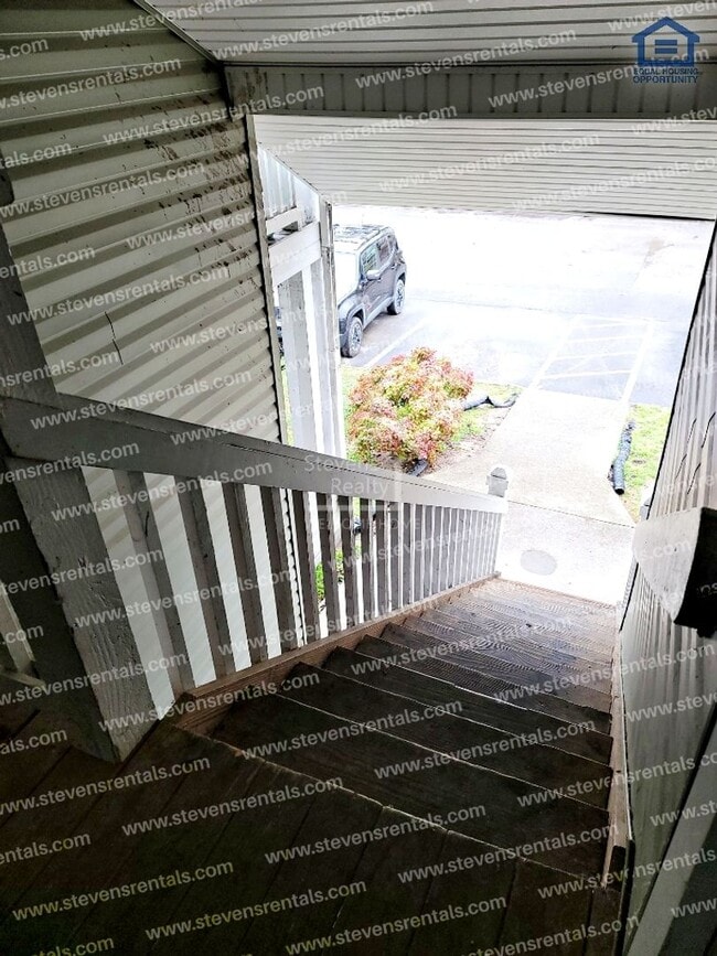 property at 430 Oriole Dr