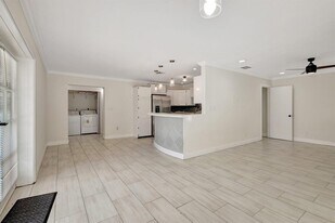 1225 16th Ave N, Unit B in Lake Worth Beach, FL - Building Photo