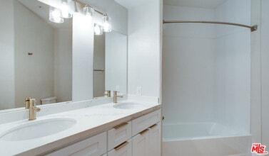 5557 W 6th St in Los Angeles, CA - Building Photo - Building Photo