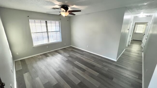 313 Titan Dr, Unit B in Lafayette, LA - Foto de edificio - Building Photo