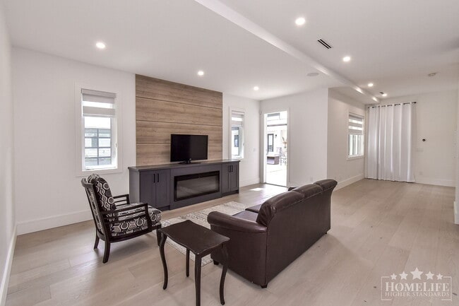 property at 2608-2171 171 St