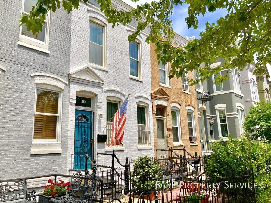 214 F St NE in Washington, DC - Foto de edificio