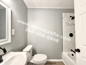 4320 Avondale Dr in Fort Wayne, IN - Building Photo - Building Photo