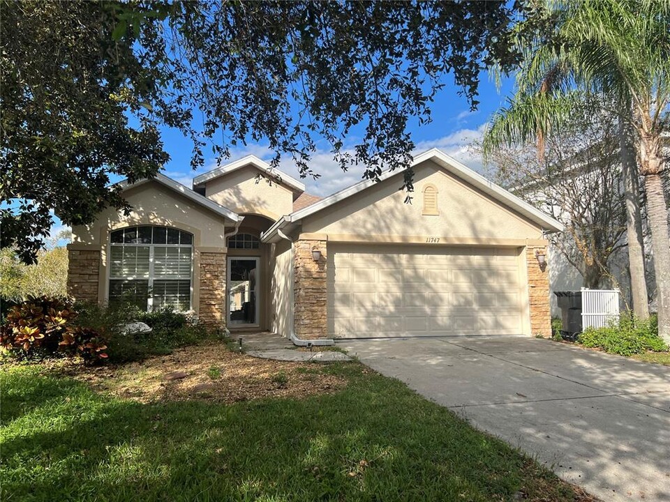 11747 Manistique Way in New Port Richey, FL - Foto de edificio