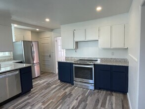 28 Alden Pl in Newton, MA - Building Photo - Building Photo