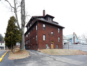 2409 4th St in Cuyahoga Falls, OH - Building Photo - Building Photo