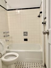44 E 63rd St-Unit -3C in New York, NY - Building Photo - Building Photo