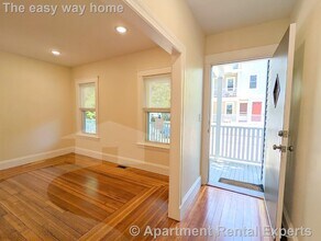 8 Lowell Cir, Unit 1 in Somerville, MA - Building Photo - Building Photo