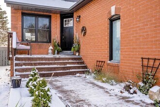 Perfect Blend of Style and Functionality! in Angus, ON - Building Photo - Building Photo