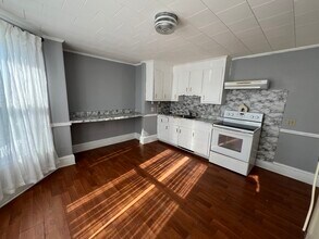 34 Chestnut St in Wakefield, MA - Building Photo - Building Photo