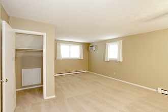 Broadmoor Park in Bloomington, IL - Foto de edificio - Interior Photo