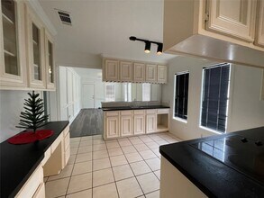 827 Booth St in Houston, TX - Building Photo - Building Photo