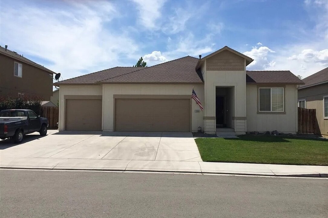 1504 Crestview Rd in Fernley, NV - Building Photo
