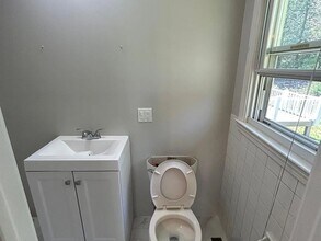 6 Fox Hill Rd in Naugatuck, CT - Building Photo - Building Photo