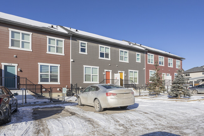 311 Silverado Skies Cmn SW in Calgary, AB - Building Photo - Building Photo