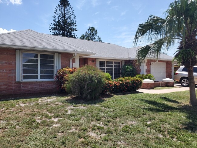 154 SE Selva Ct in Port St. Lucie, FL - Building Photo - Building Photo