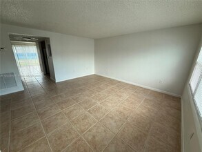 349 Gulfstream Rd in Dania Beach, FL - Building Photo - Building Photo