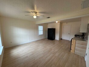 107 W Texas Ave, Unit Unit B in Killeen, TX - Building Photo - Building Photo