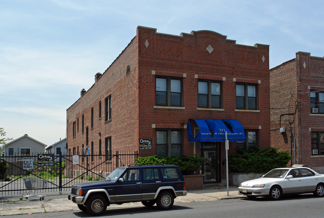 377 Danforth Ave in Jersey City, NJ - Building Photo