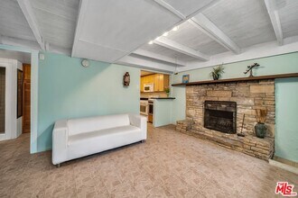 2134 N Beverly Glen Blvd, Unit 2134 in Los Angeles, CA - Building Photo - Building Photo