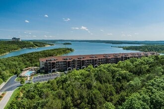 325 Majestic Dr in Branson, MO - Foto de edificio - Building Photo