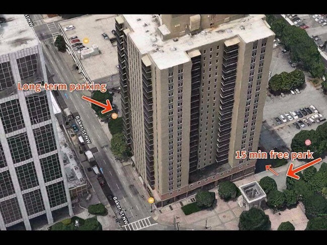 300 W Peachtree St NW in Atlanta, GA - Foto de edificio - Building Photo