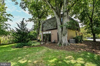 5621 9th Rd N in Arlington, VA - Foto de edificio - Building Photo