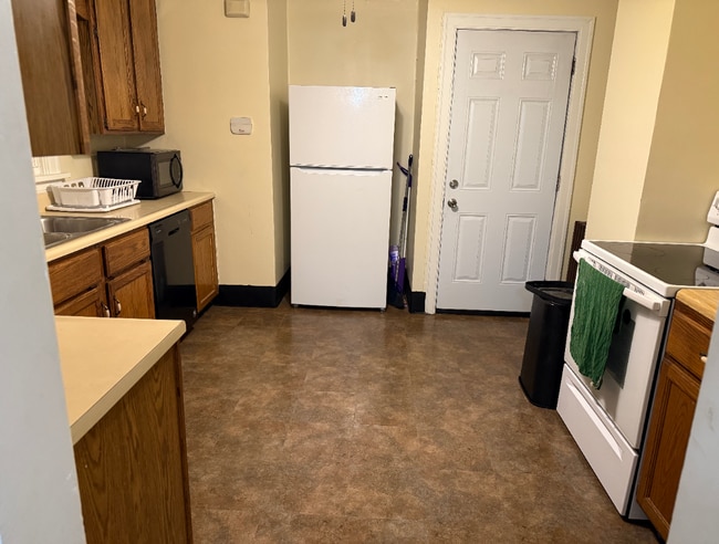 828 Richie Ave, Unit 828 Richie downstairs in Lima, OH - Building Photo - Building Photo