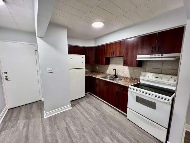 property at 471 Tecumseh Rd W