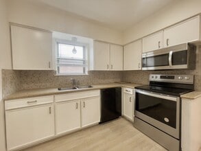 7710 Romney Rd in Houston, TX - Building Photo - Building Photo