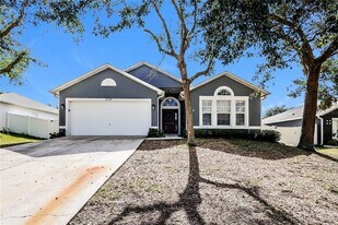 2339 Sandridge Cir in Eustis, FL - Building Photo