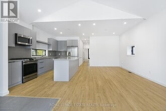 506 Scarborough Rd in Toronto, ON - Building Photo - Building Photo