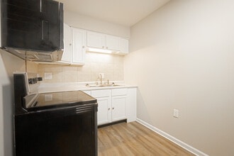 733 E Wilbeth in Akron, OH - Foto de edificio - Building Photo