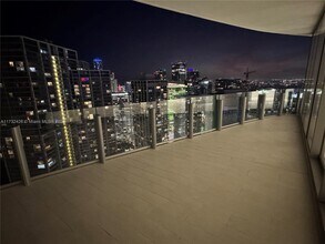 300 Biscayne Blvd in Miami, FL - Building Photo - Building Photo