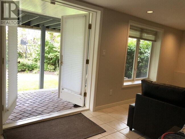 38XX W 11th Ave in Vancouver, BC - Building Photo - Building Photo