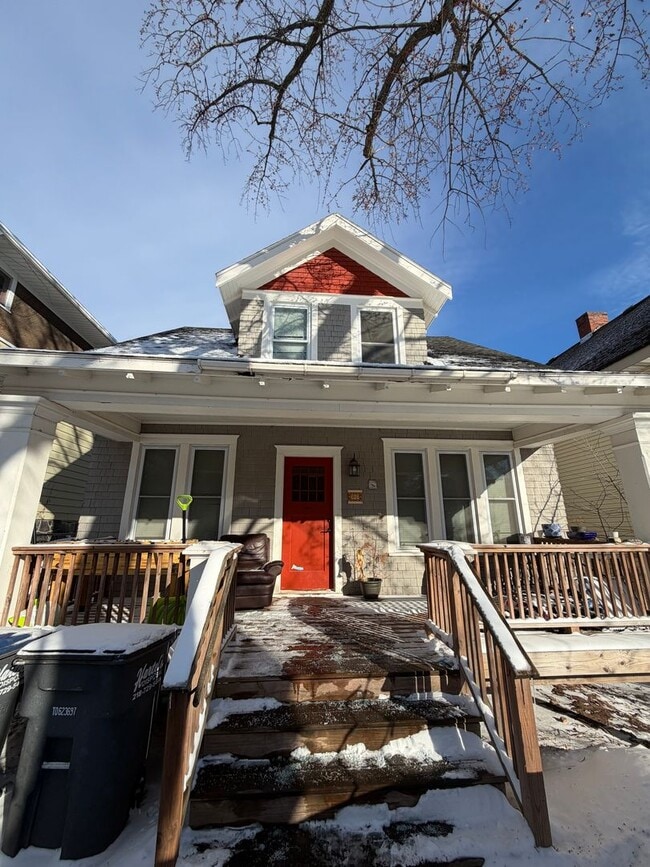 property at 626 N 10th Ave E