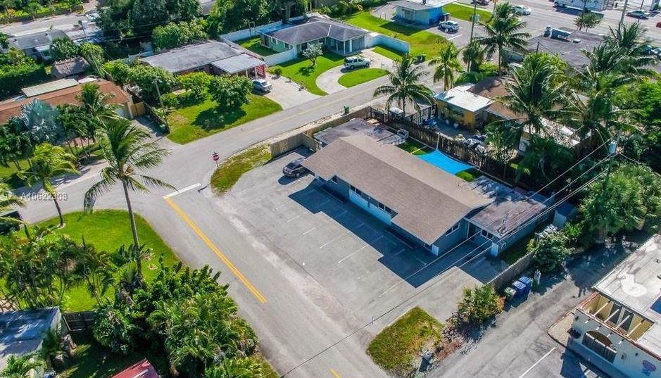 2723 NE 1st Ter in Wilton Manors, FL - Building Photo