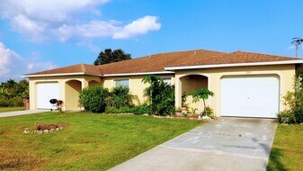 339 Harry Ave S in Lehigh Acres, FL - Building Photo