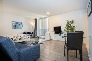 67 Rue Charlotte in Montréal, QC - Building Photo