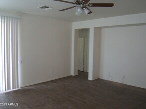 9238 W Milkweed Loop in Phoenix, AZ - Foto de edificio - Building Photo