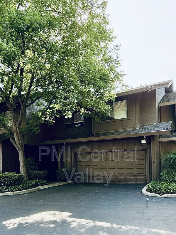 property at 1725 Edgebrook Dr