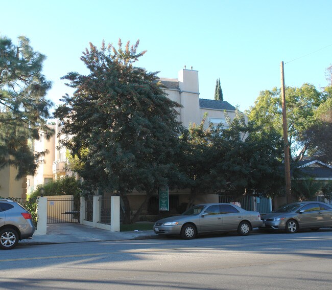 10914 Camarillo St in North Hollywood, CA - Building Photo - Building Photo