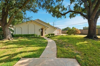 2502 Hollow Hook Rd in Houston, TX - Building Photo - Building Photo