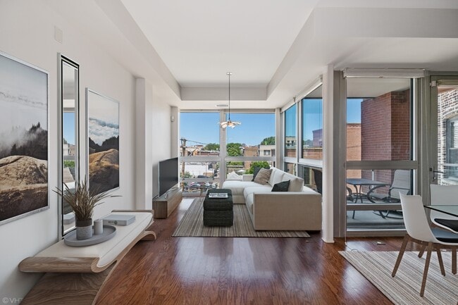 744 W Fullerton Ave in Chicago, IL - Building Photo - Building Photo