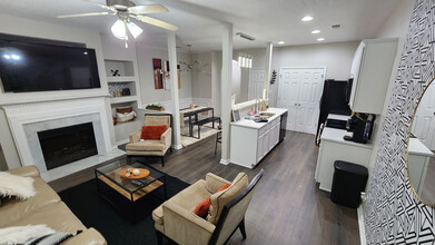 Room in Townhome on W Park Cir in College Park, GA - Building Photo - Building Photo