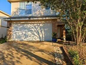 17529 Rock Port Rd in Laredo, TX - Building Photo - Building Photo