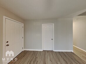 5575 Oglesby Rd in College Park, GA - Building Photo - Building Photo