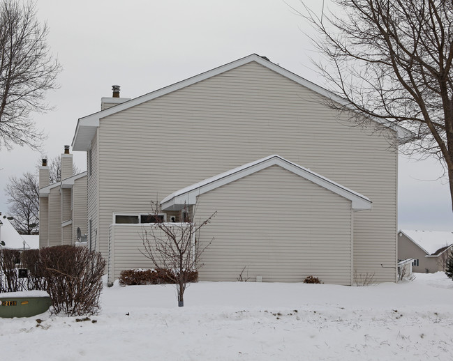 2500 Stearns Way in St. Cloud, MN - Foto de edificio - Building Photo