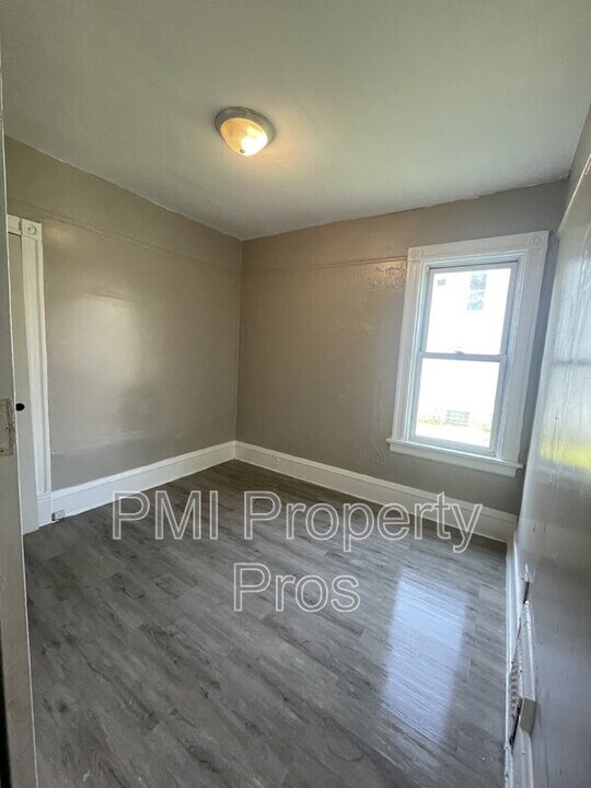 2619 N 23rd St in Milwaukee, WI - Foto de edificio