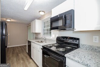 5356 Olde St in Stone Mountain, GA - Building Photo - Building Photo